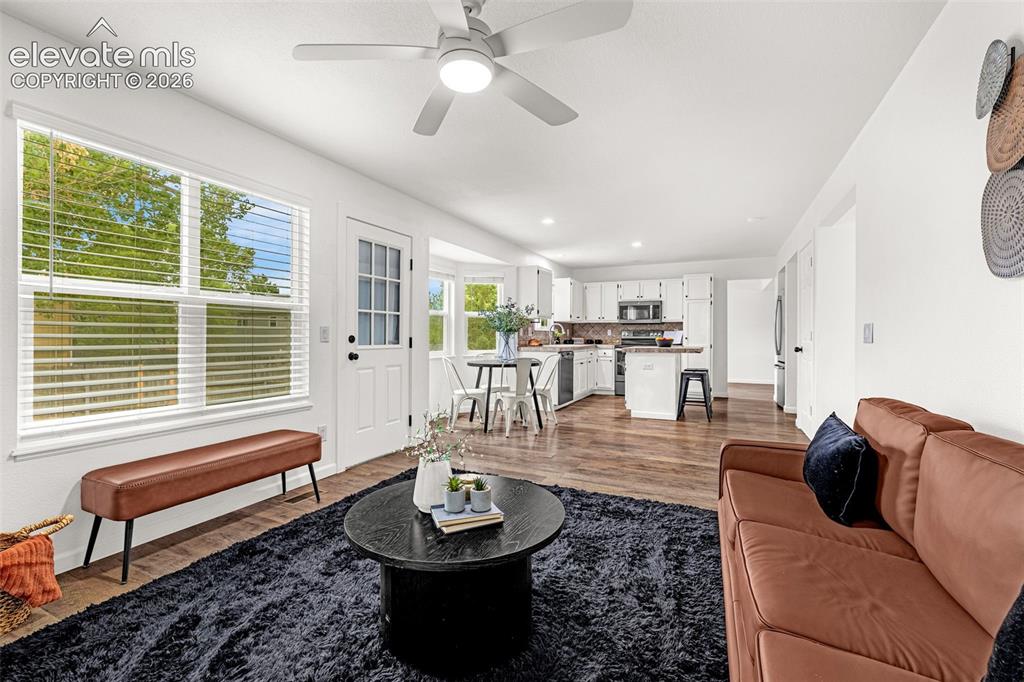 Image 16 of 50: Living Room