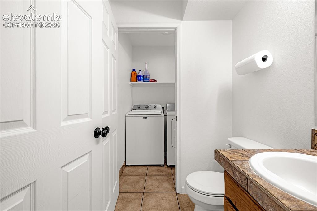 Image 18 of 50: Bathroom