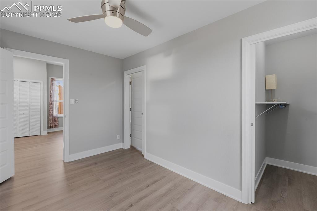 Image 13 of 36: Bedroom