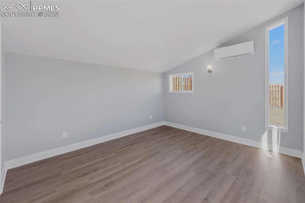 Image 17 of 36: Bonus Room