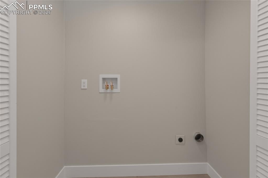 Image 21 of 36: Laundry