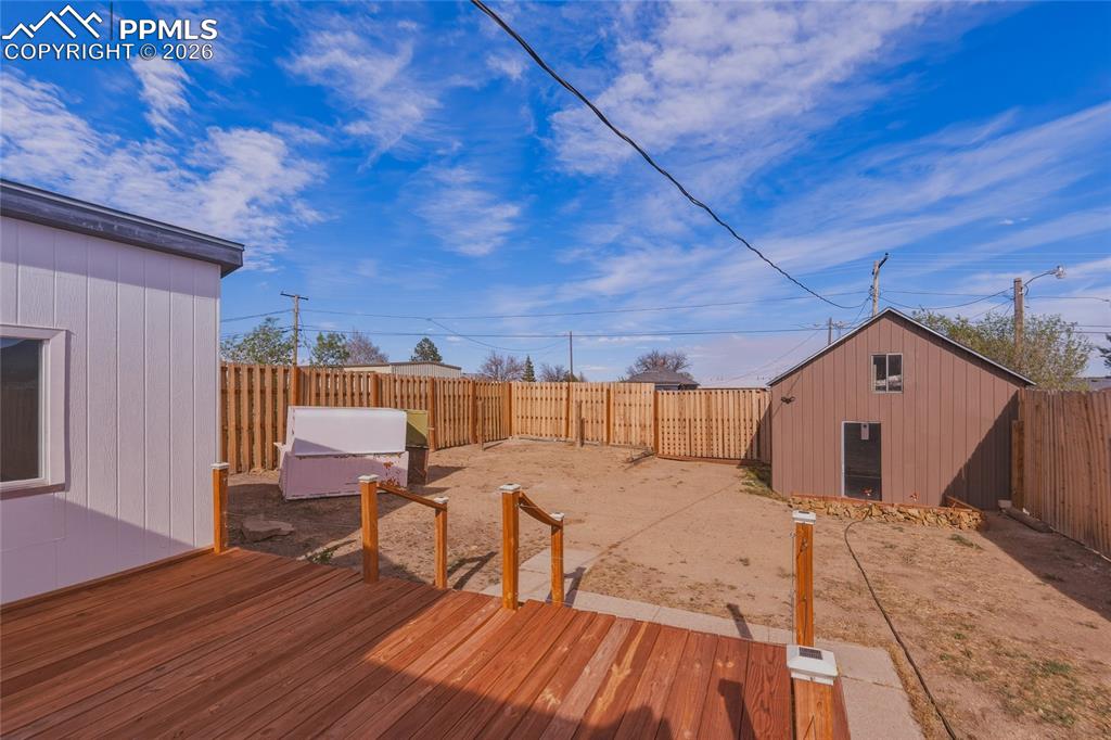 Image 24 of 36: Yard