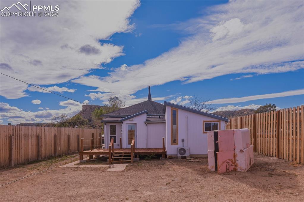 Image 28 of 36: Back of Structure