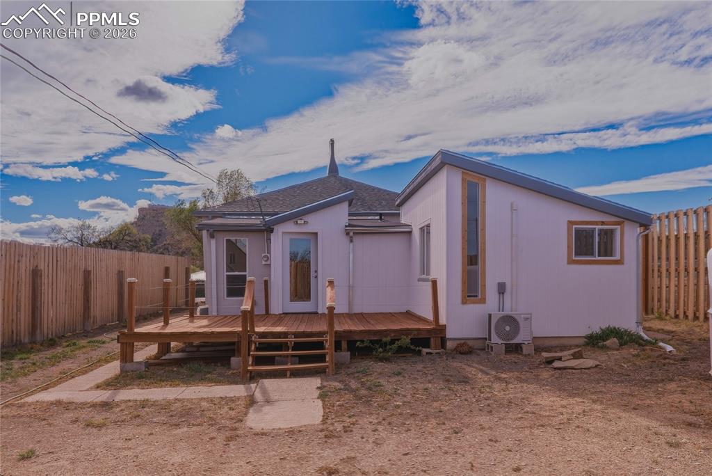 Image 30 of 36: Back of Structure