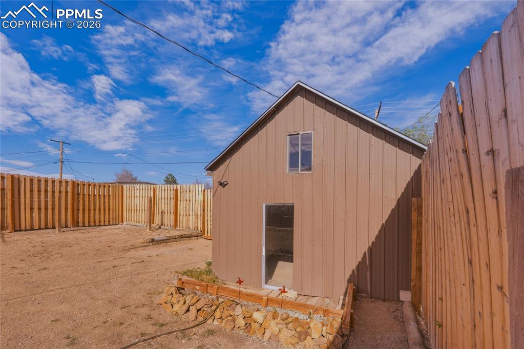 Image 32 of 36: Side of Structure