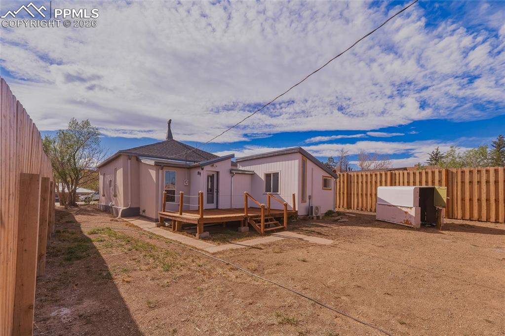 Image 33 of 36: Back of Structure