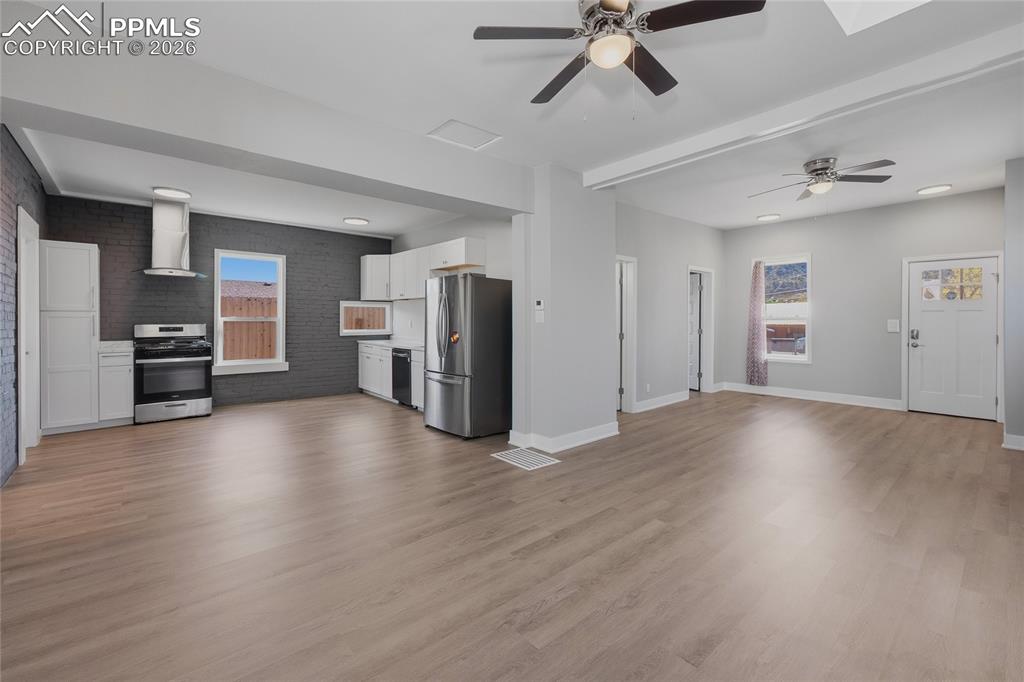 Image 8 of 36: Kitchen