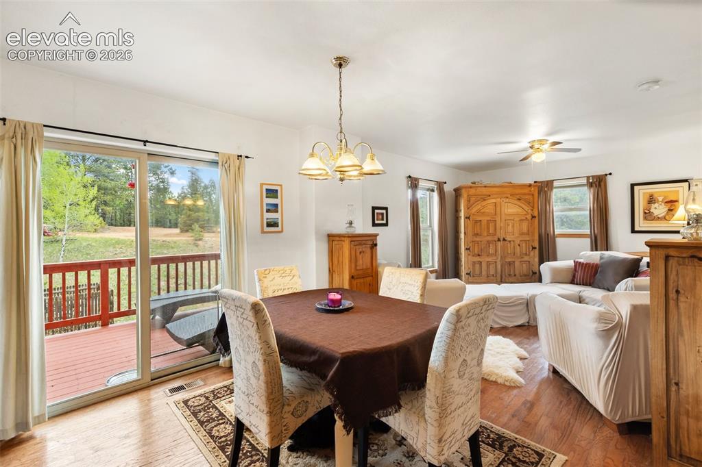 Image 13 of 47: Sitting area next to the dining room