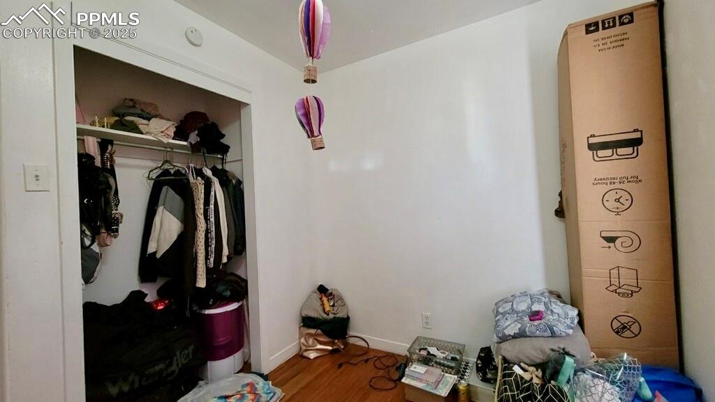 Image 14 of 18: Bedroom