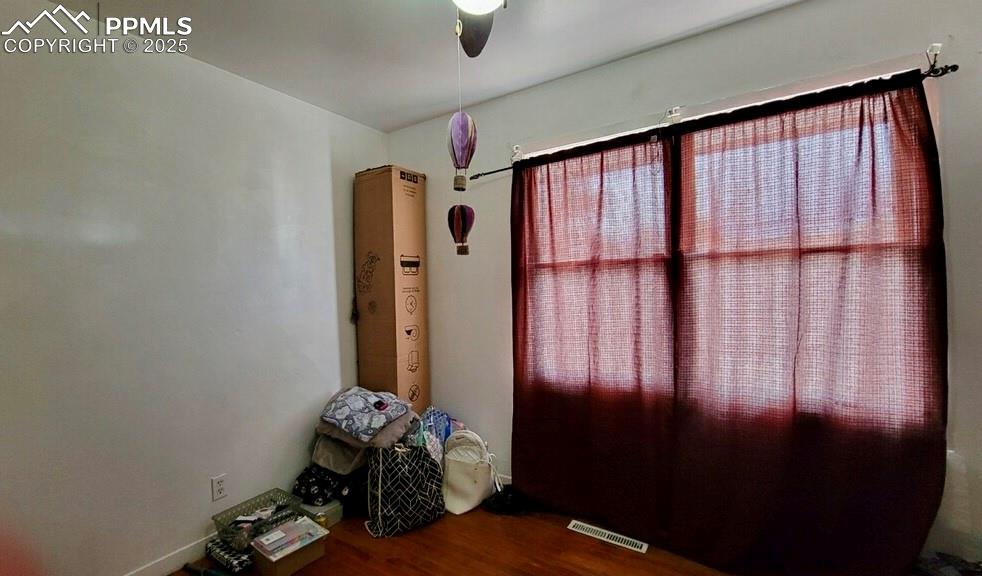 Image 8 of 18: Bedroom