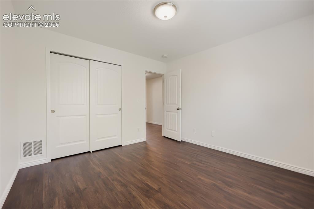 Image 13 of 20: Bedroom