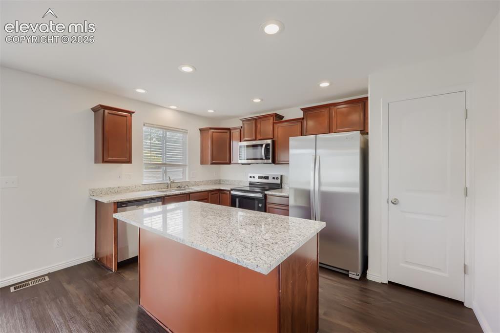Image 4 of 20: Kitchen