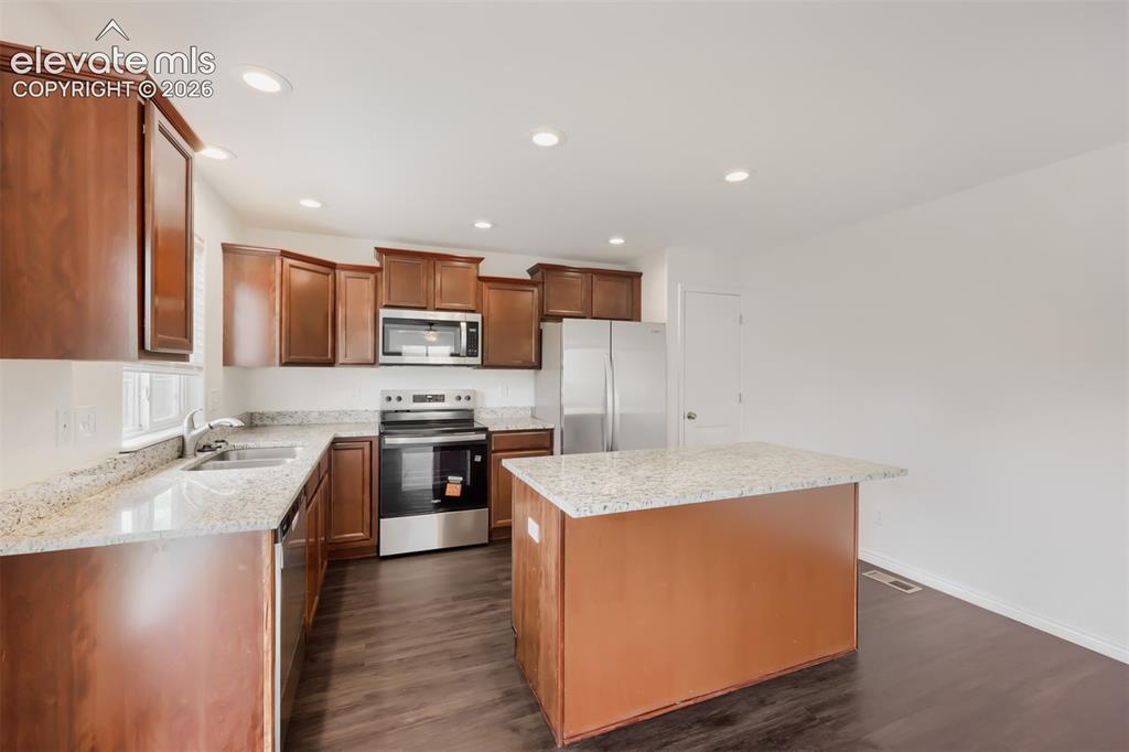 Image 5 of 20: Kitchen