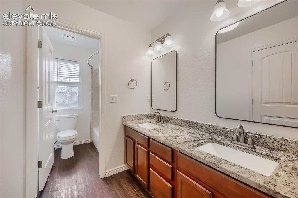 Image 8 of 20: Bathroom