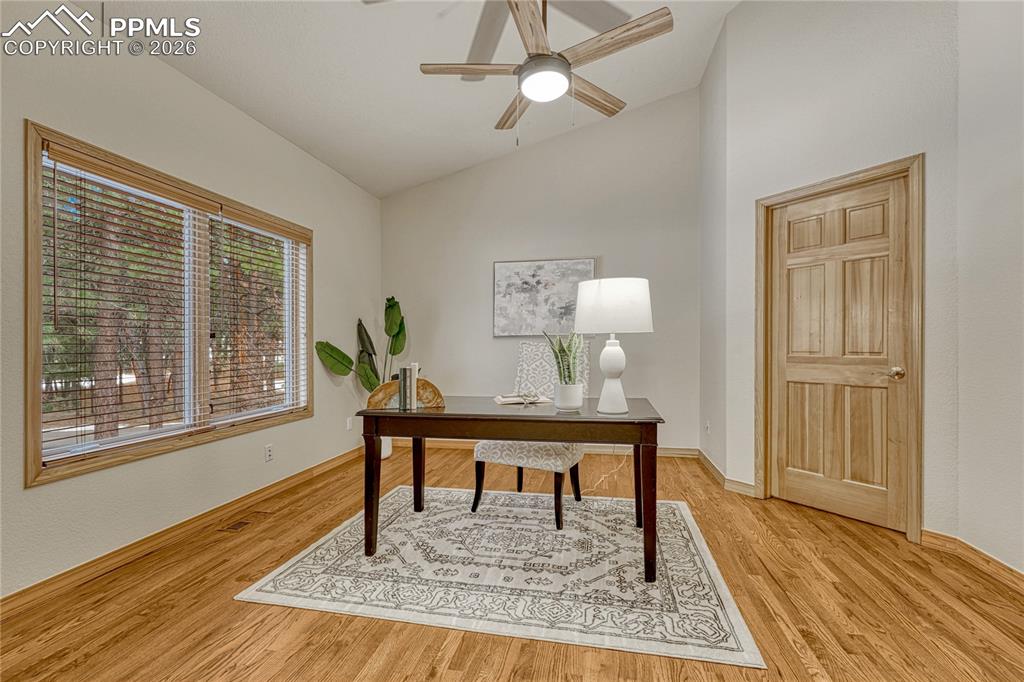 Image 25 of 49: Office