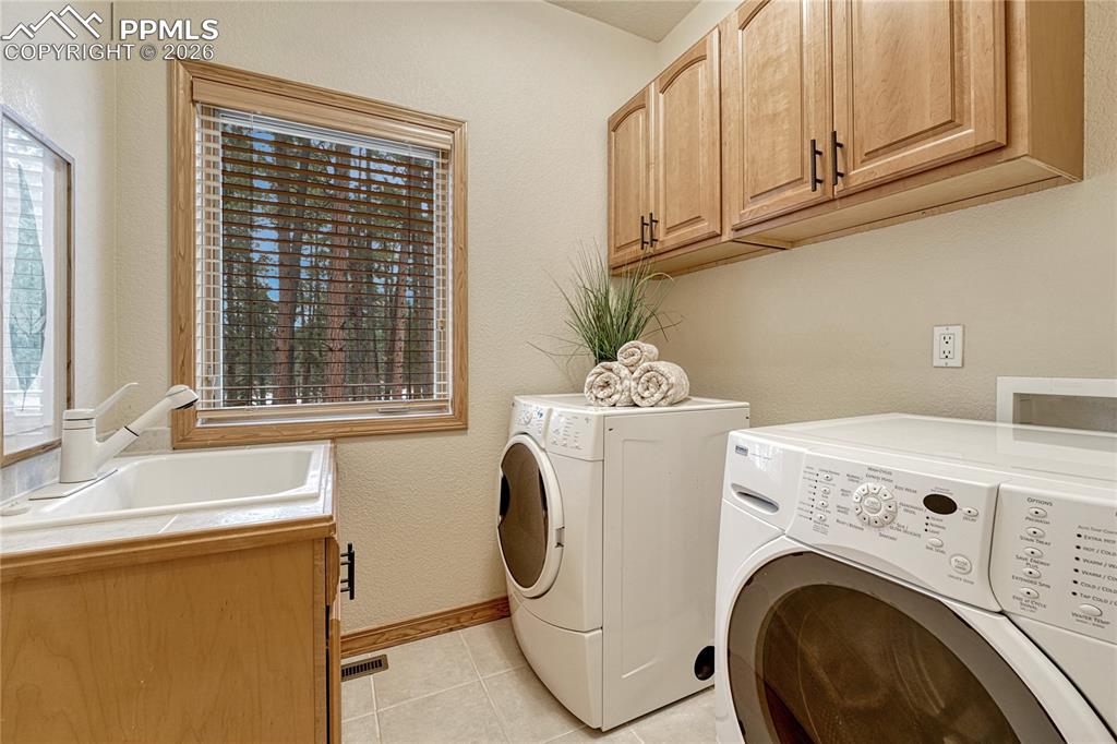 Image 26 of 49: Laundry