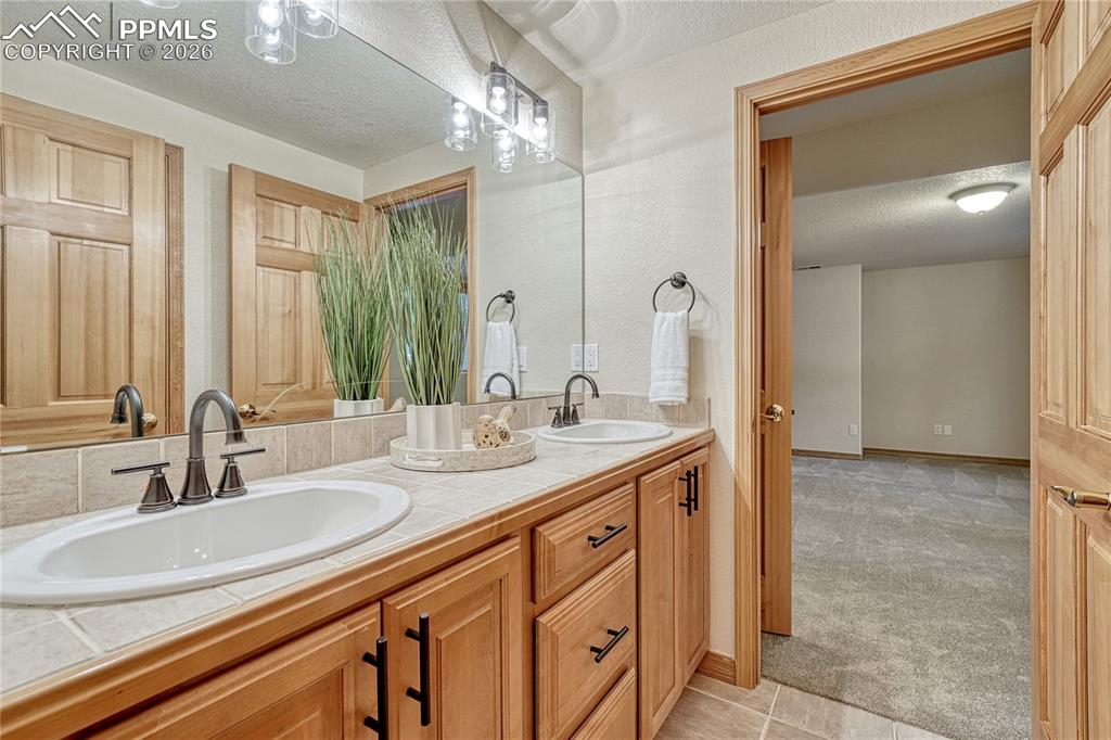 Image 32 of 49: Bathroom