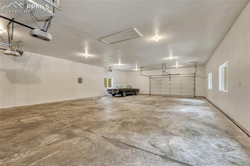 Image 8 of 49: Garage