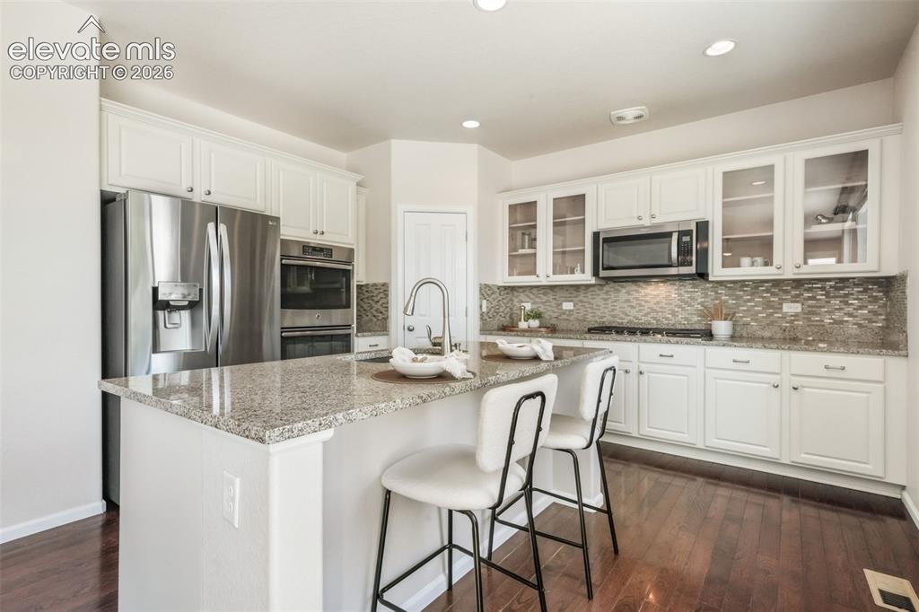 Image 17 of 50: Dining Area