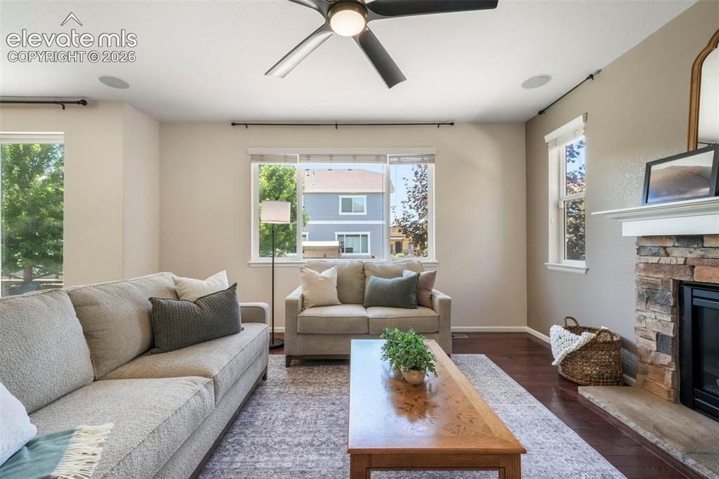 Image 9 of 50: Office