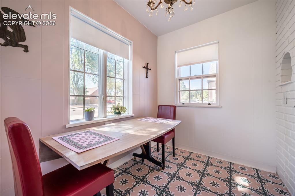 Image 12 of 43: Dining Area