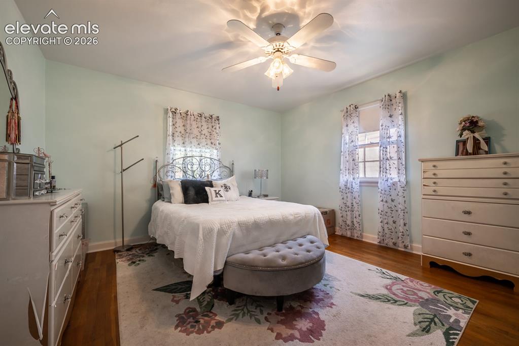 Image 14 of 43: Bedroom
