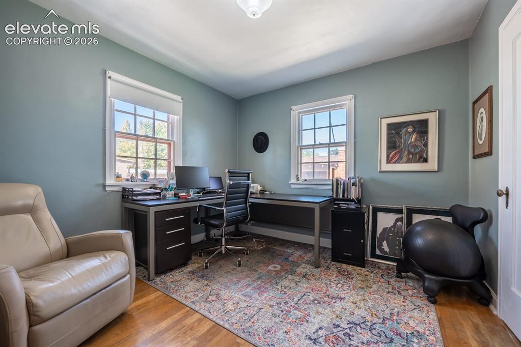 Image 18 of 43: Office