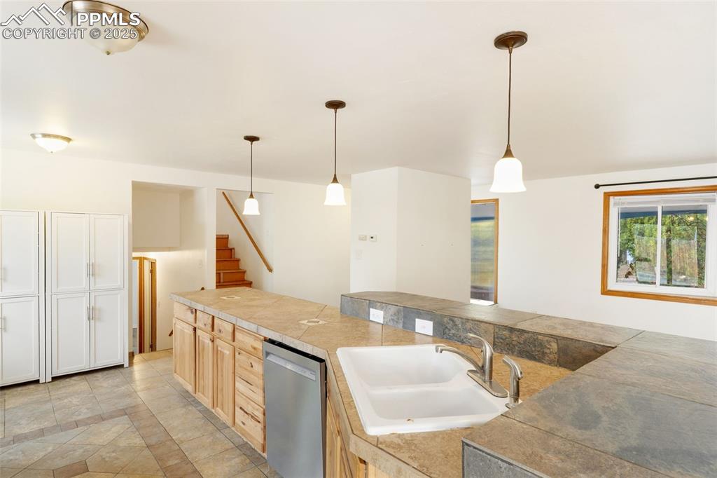 Image 12 of 26: Kitchen