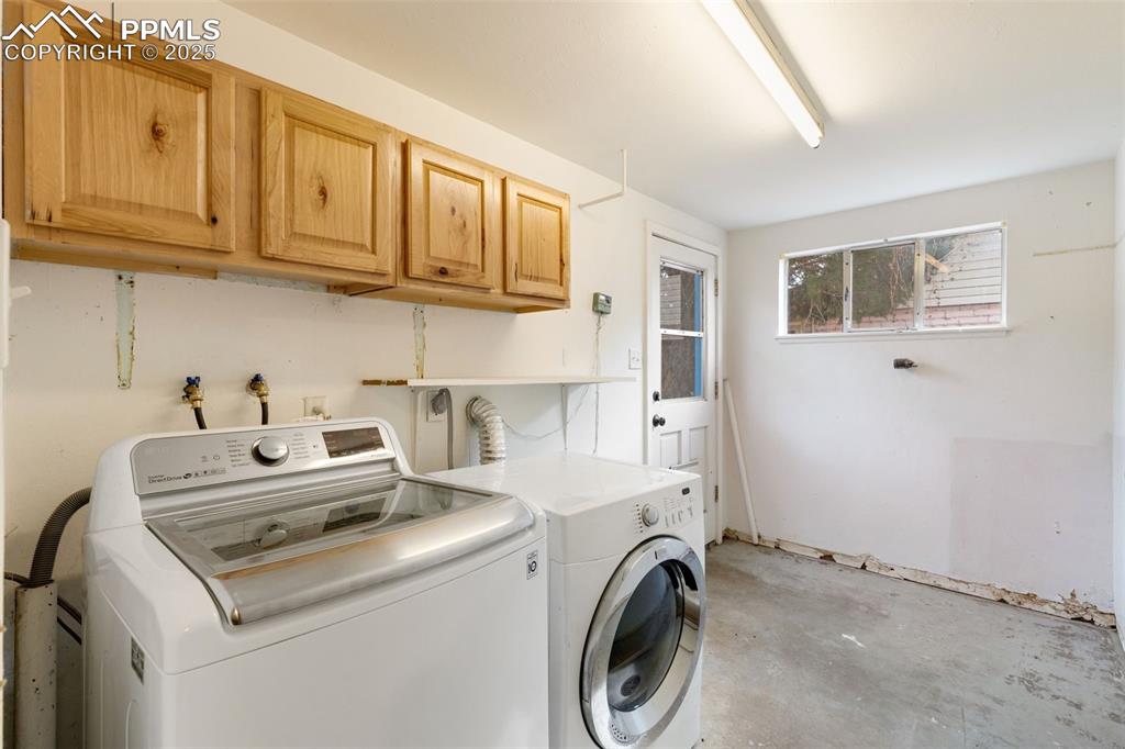 Image 22 of 26: Laundry