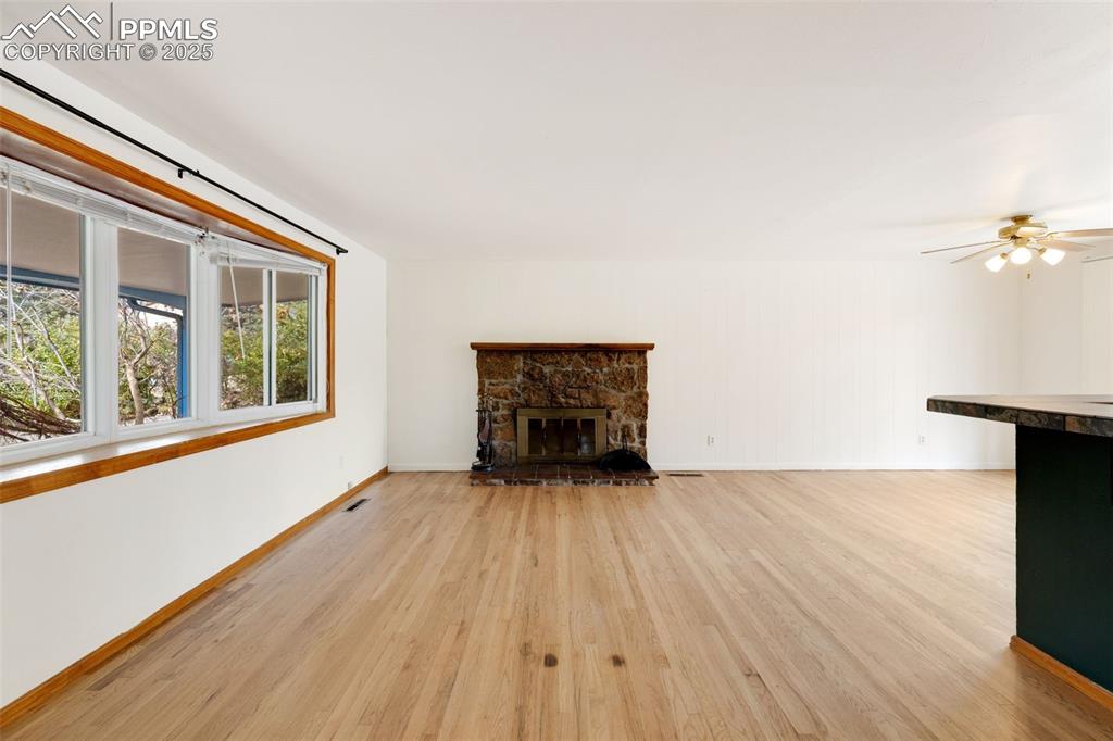 Image 4 of 26: Living Room