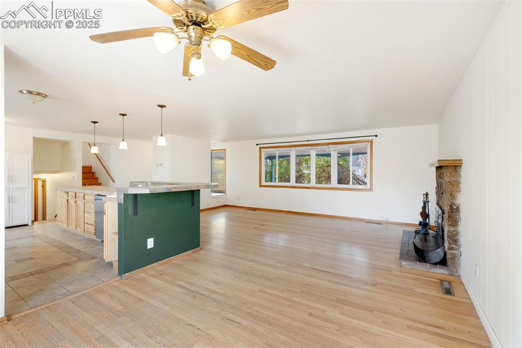 Image 6 of 26: Living Room