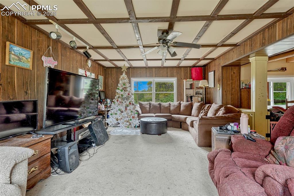 Image 19 of 36: Living Room