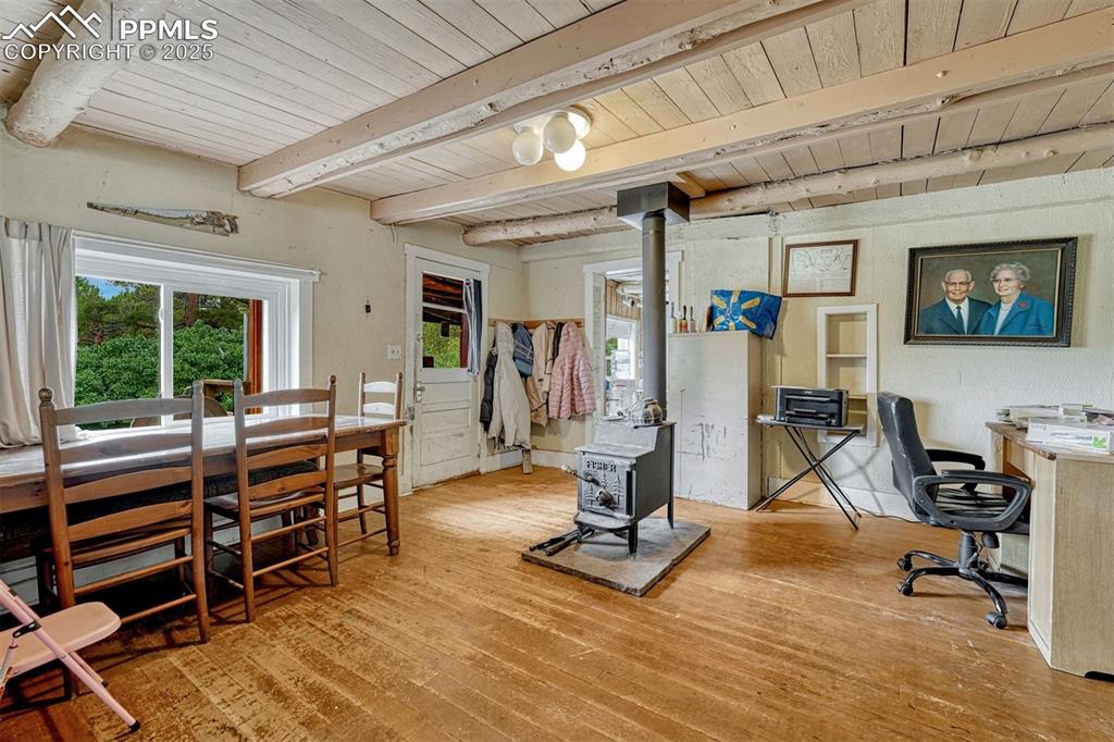 Image 21 of 36: Office