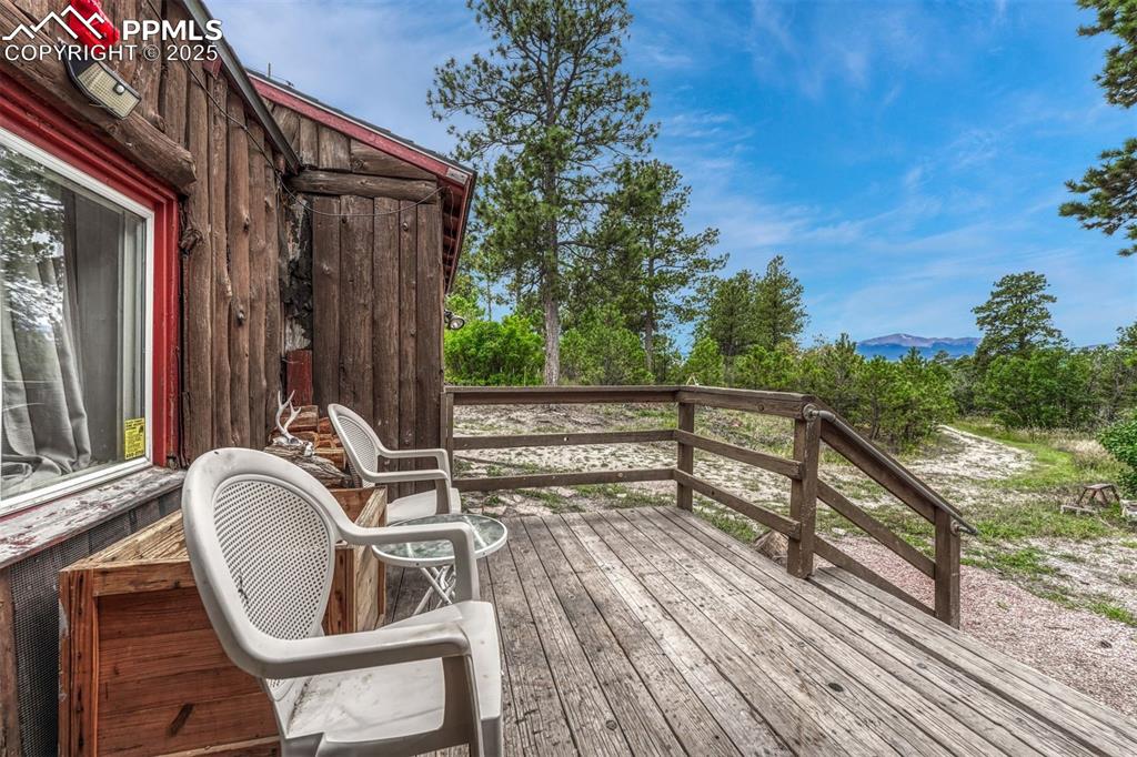 Image 23 of 36: Deck