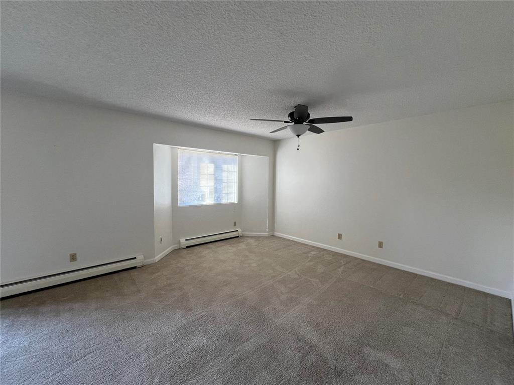 Image 7 of 13: Living Room