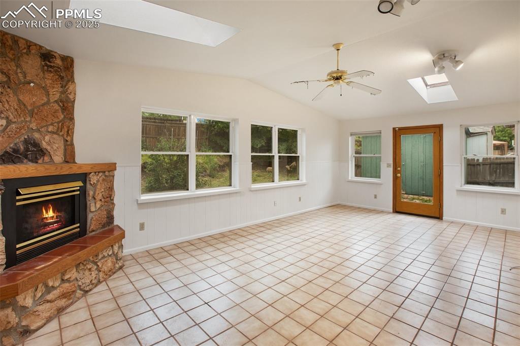 Image 13 of 41: Living Room