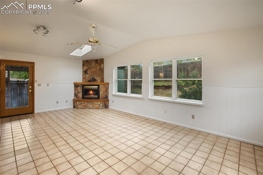 Image 14 of 41: Living Room