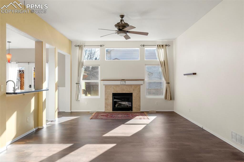 Image 3 of 30: Living Room