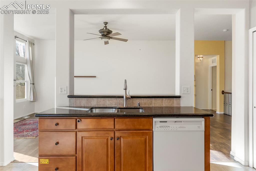 Image 6 of 30: Kitchen