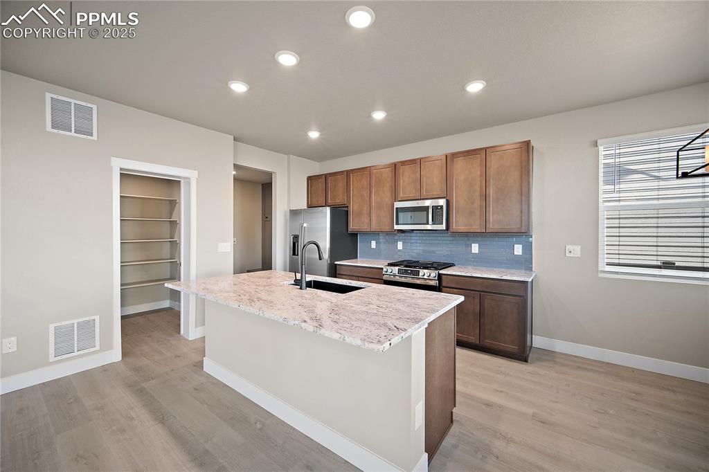 Image 10 of 31: Kitchen