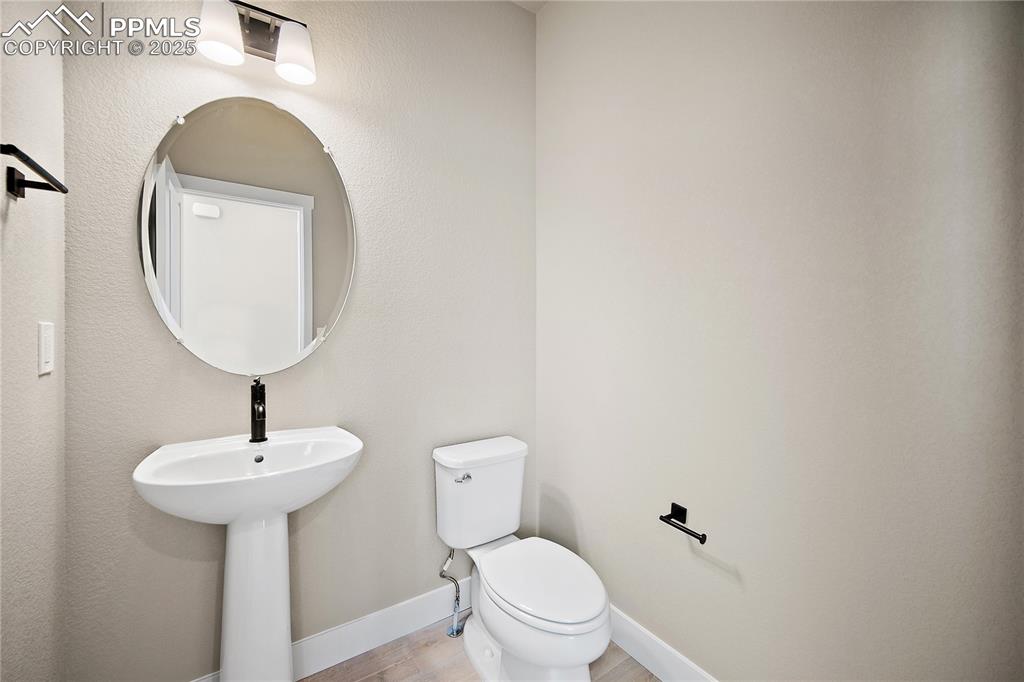 Image 5 of 31: Bathroom