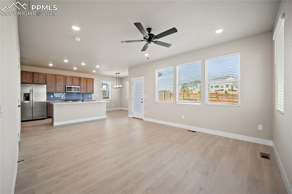 Image 6 of 31: Living Room