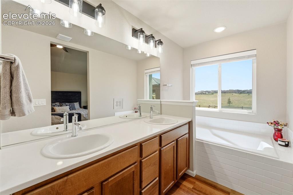 Image 20 of 42: Bathroom
