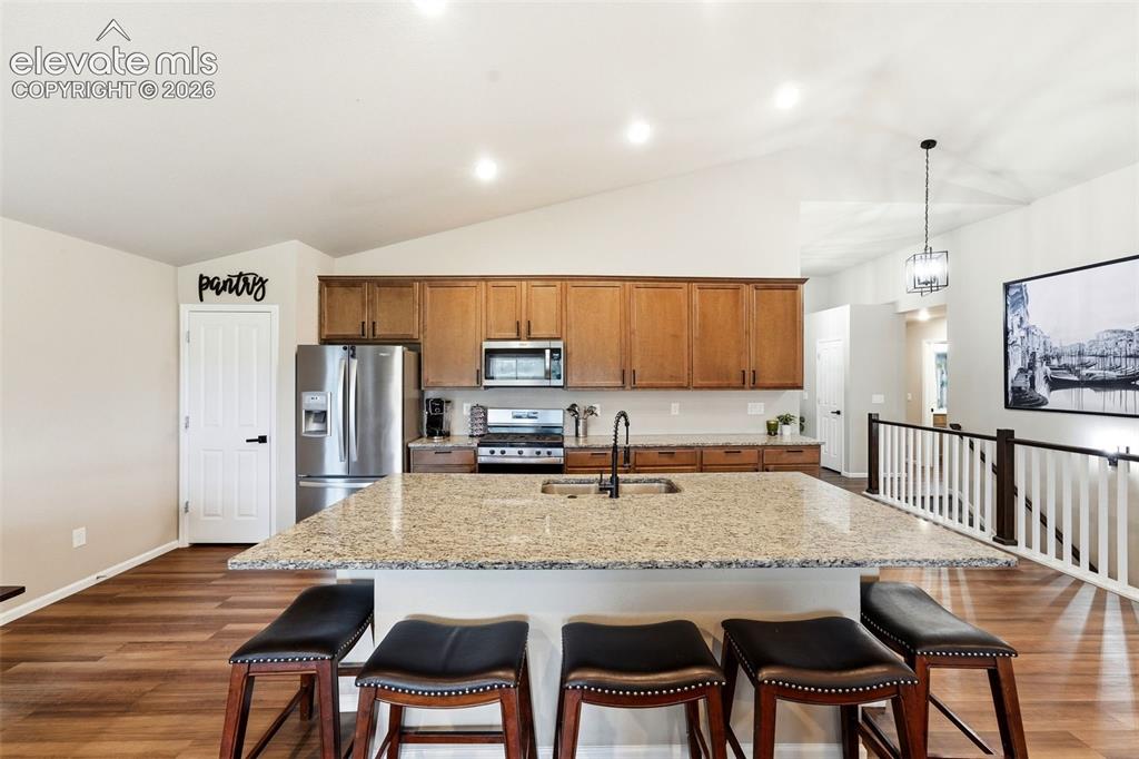 Image 7 of 42: Kitchen