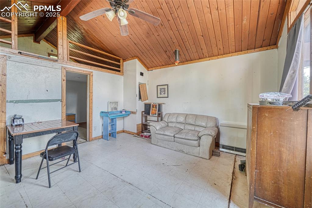 Image 7 of 19: Living Room