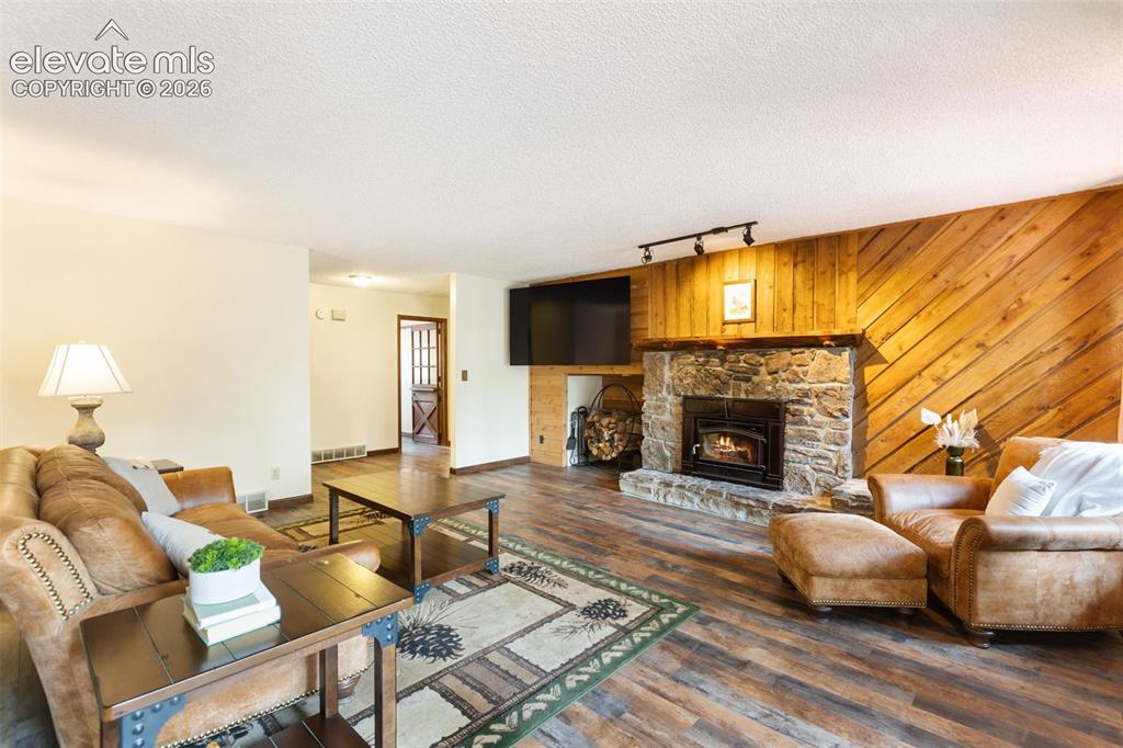 Image 11 of 49: Living Room
