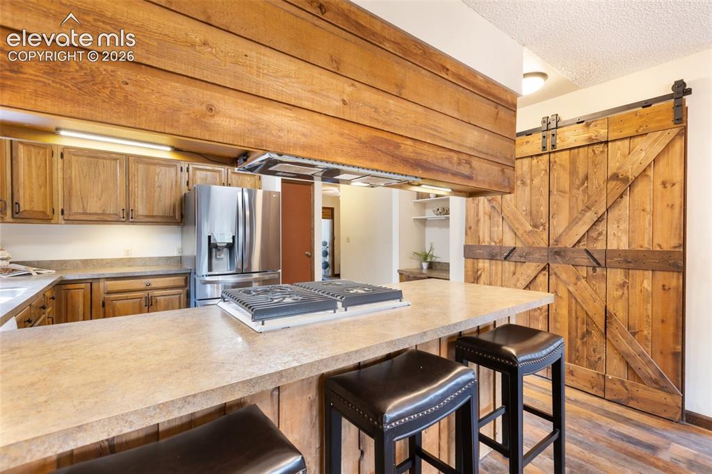 Image 19 of 49: Kitchen