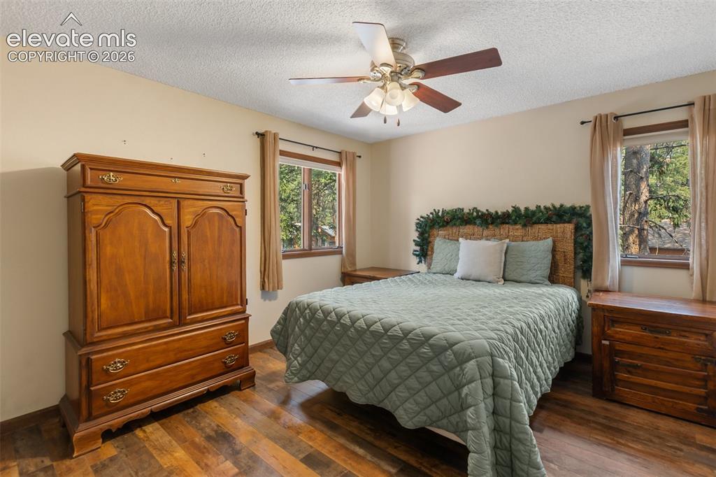Image 34 of 49: Bedroom