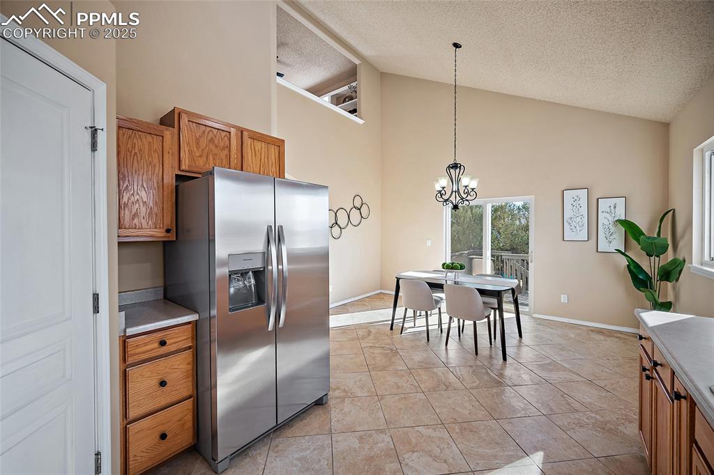 Image 16 of 50: Kitchen