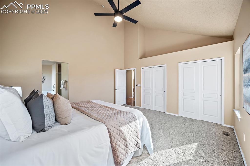 Image 20 of 50: Bedroom